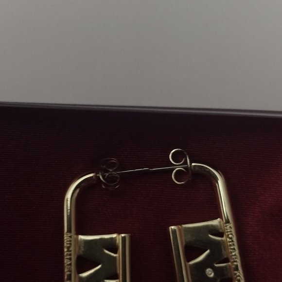 New! Michael Kors precious gold metal plated brass Empire logo earrings - Picture 4 of 6